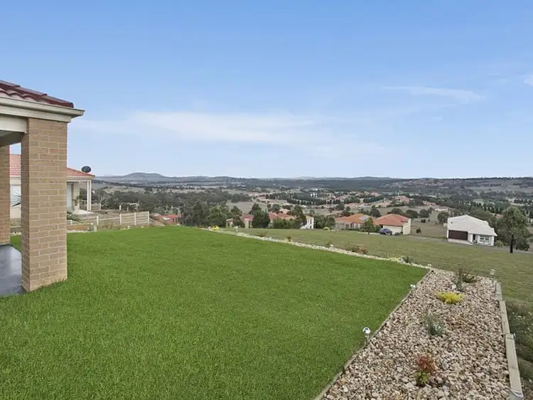 Second view of Homely house listing, 8 Toscana Way, Hidden Valley VIC 3756