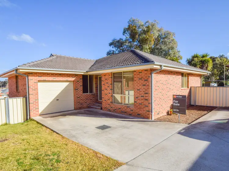 2/1 Trafalgar Street, Young NSW 2594