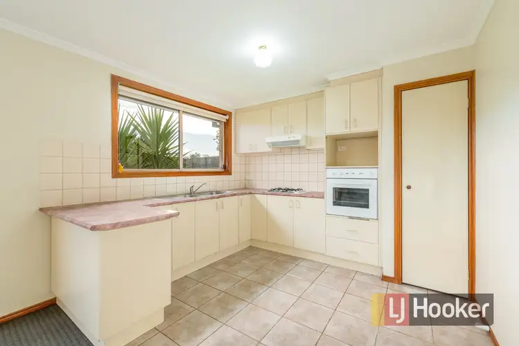 Fifth view of Homely house listing, 7 Capri Court, Pakenham VIC 3810