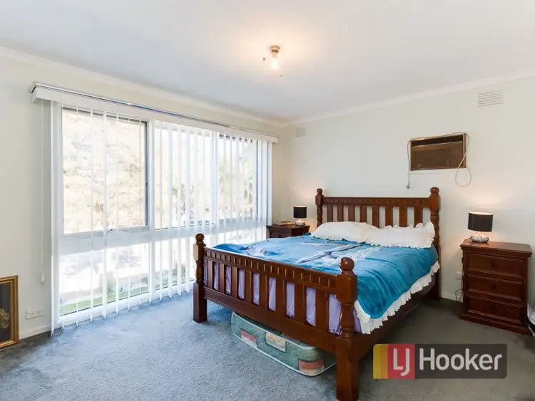 Sixth view of Homely house listing, 27 William Perry Close, Endeavour Hills VIC 3802