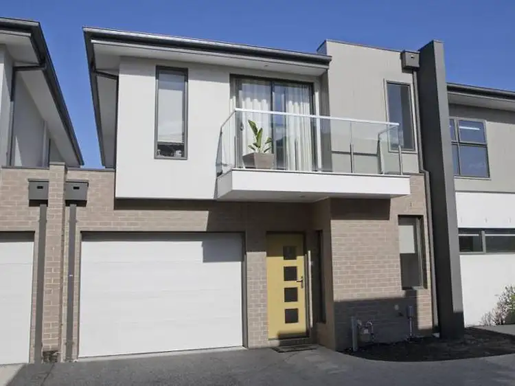 3/4 Laurel Avenue