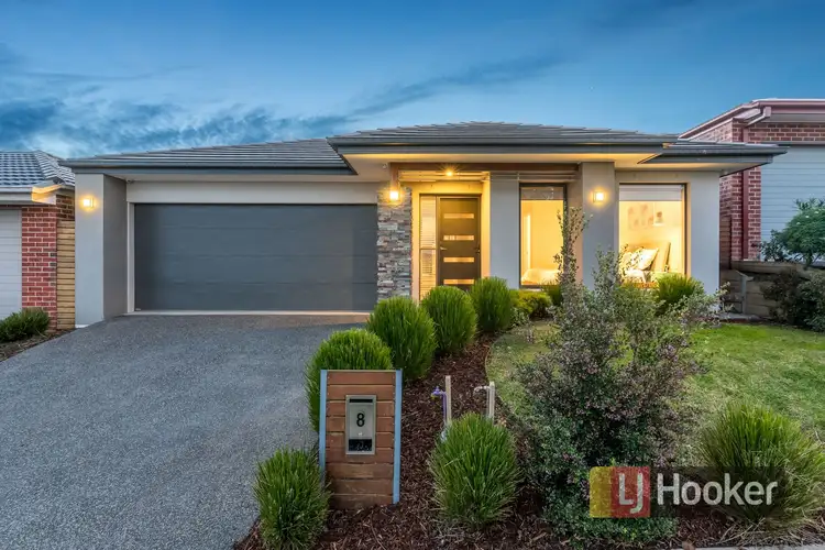 8 Clarendon Street, Pakenham VIC 3810