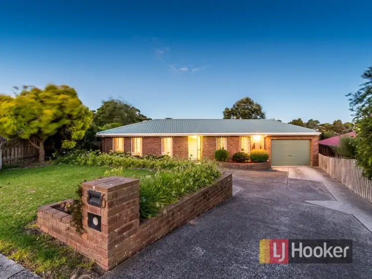 6 McInnes Court, Pakenham VIC 3810