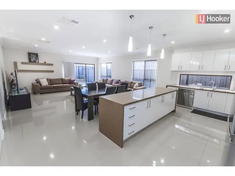 Fifth view of Homely house listing, 9 Mountleigh Circuit, Craigieburn VIC 3064