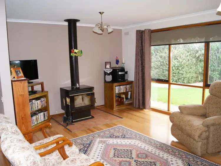 Fifth view of Homely house listing, 4 Bankin Court, Bairnsdale VIC 3875