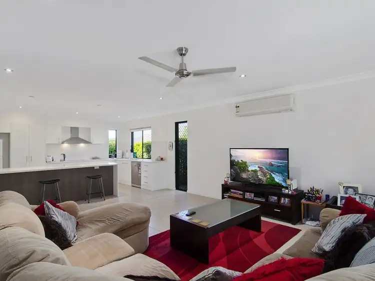 8 Argus Place, Pacific Pines QLD 4211
