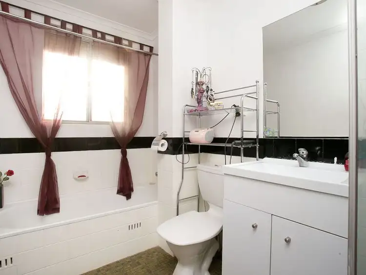 Fifth view of Homely unit listing, 4/16 Derrima Road, Queanbeyan NSW 2620