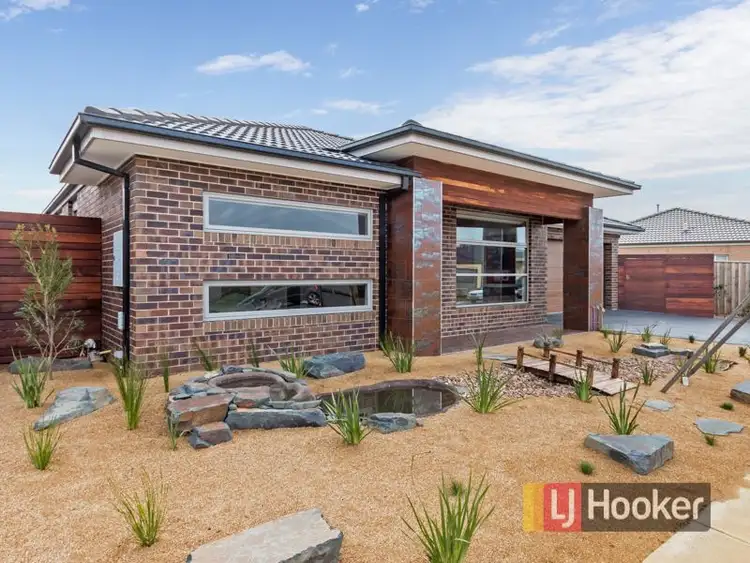 8 Herring Avenue, Cranbourne North VIC 3977