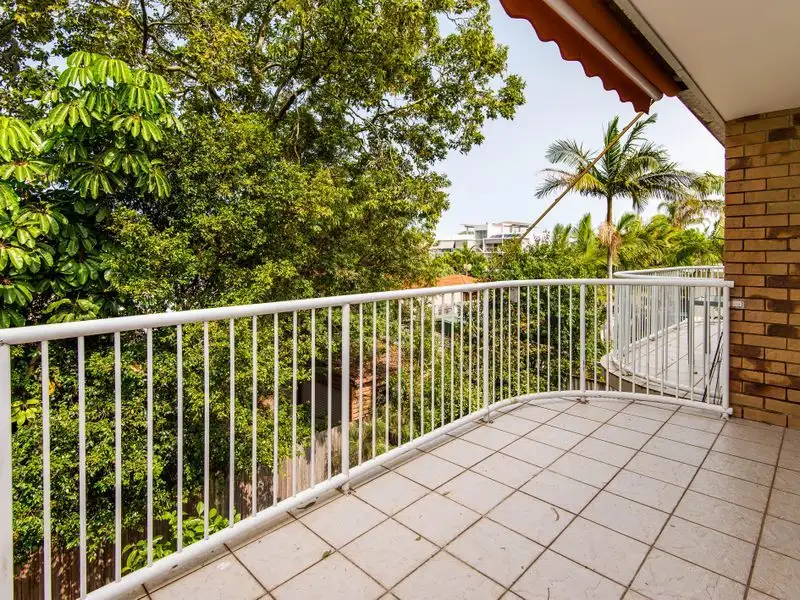 Main view of Homely unit listing, 10/16-18 Abalone Avenue, Paradise Point QLD 4216