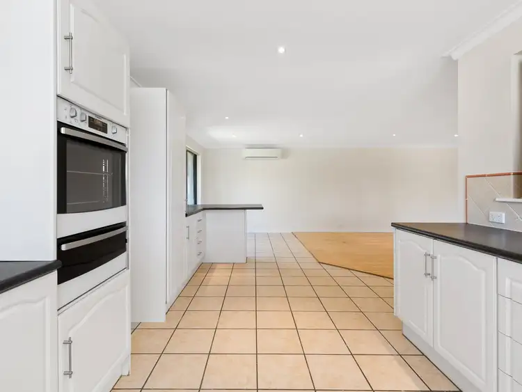 Sixth view of Homely house listing, 2 McFarlane Close, Willetton WA 6155