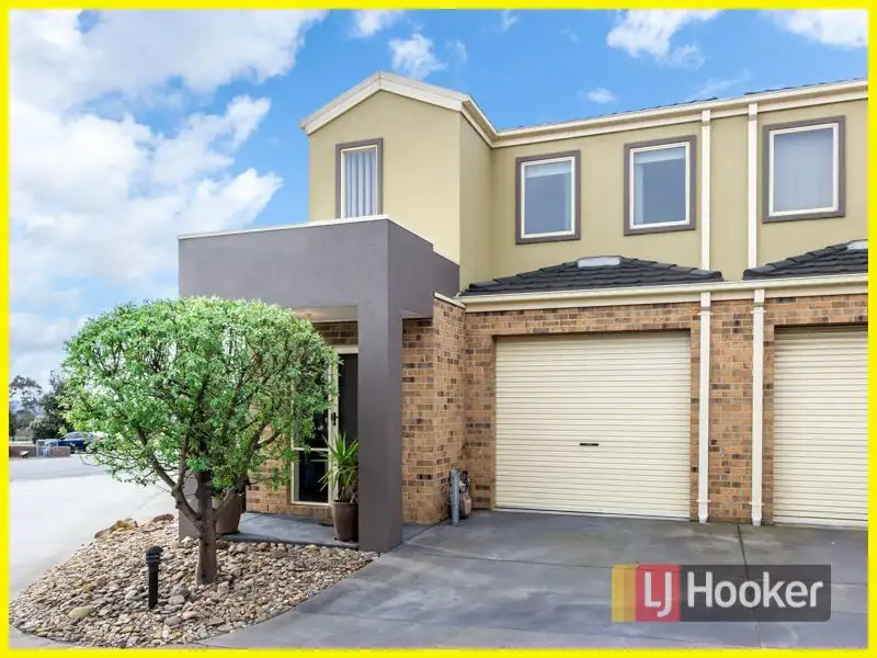 Main view of Homely townhouse listing, 1/84 Heatherton Road, Endeavour Hills VIC 3802