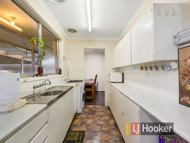 Fifth view of Homely house listing, 2 Susan Court, Cranbourne VIC 3977
