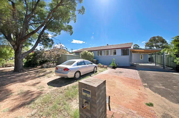 11 Stretton Crescent, Latham ACT 2615