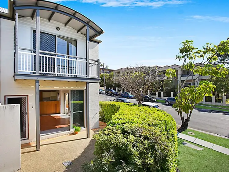 2/90 Sherwood Road, Toowong QLD 4066