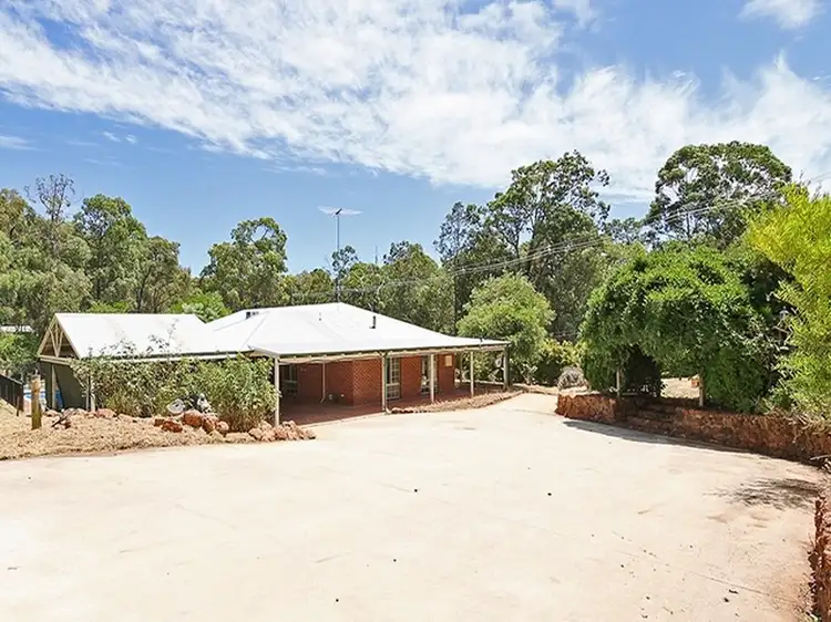 590 Walker St, Mundaring WA 6073