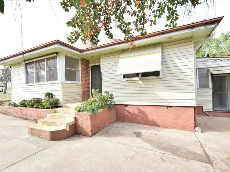 8 Brock Street, Young NSW 2594