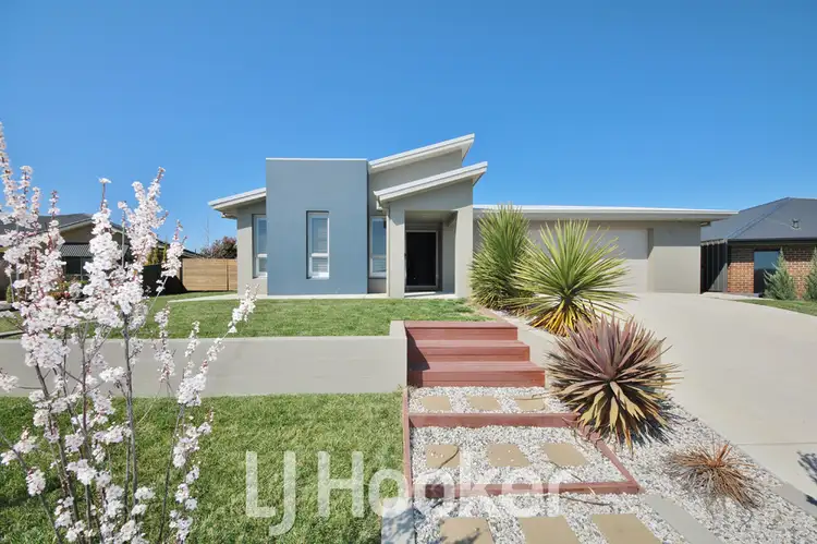 65 Freeman Circuit, Llanarth NSW 2795
