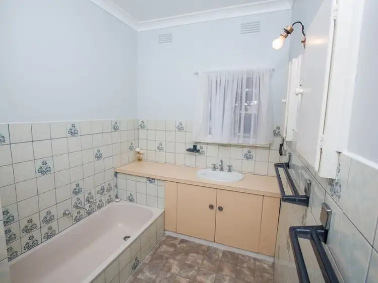 Fifth view of Homely house listing, 10 Charles Street, Benalla VIC 3672