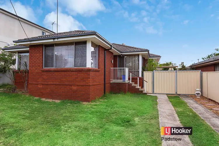 61 Thomas Street, Picnic Point NSW 2213