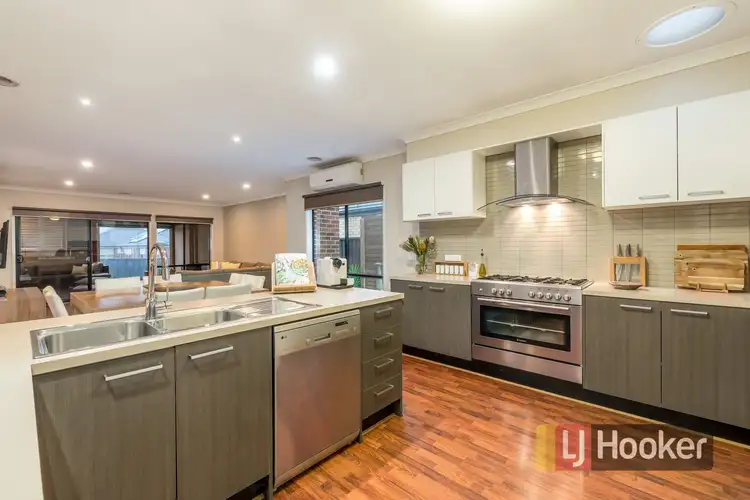 Seventh view of Homely house listing, 8 Perry Court, Pakenham VIC 3810