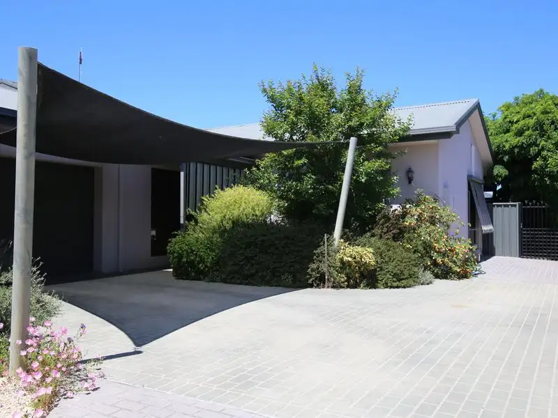 Main view of Homely townhouse listing, 2/21 Waller Street, Benalla VIC 3672