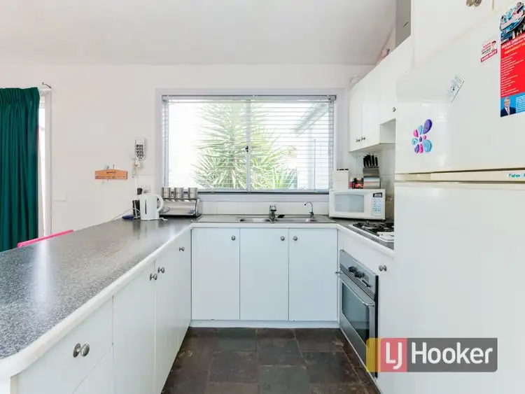 Fifth view of Homely house listing, 10 Newbury Court, Carrum Downs VIC 3201