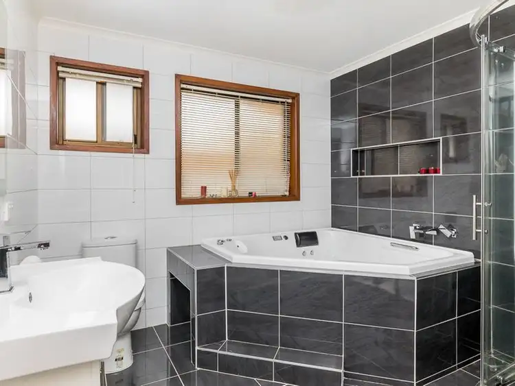 Seventh view of Homely house listing, 40 Oriole Drive, Werribee VIC 3030