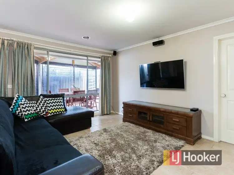 Sixth view of Homely house listing, 2 Isaac Court, Cranbourne West VIC 3977