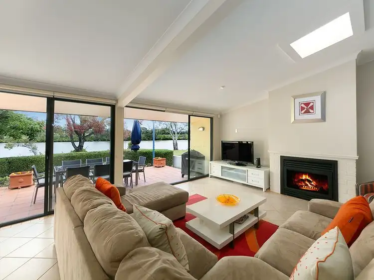 9 Esplanade, Yeronga QLD 4104