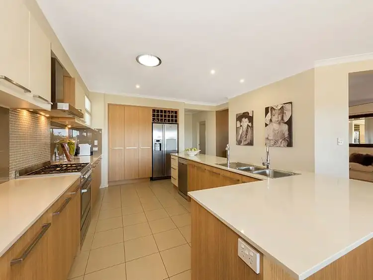4 Kauri Pine Close, Moggill QLD 4070