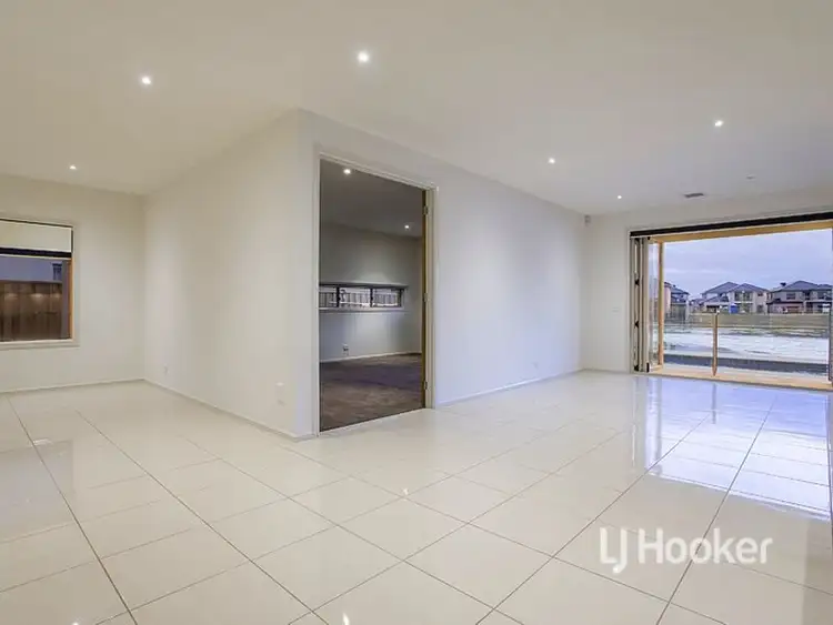 Seventh view of Homely house listing, 62 Sanctuary Lakes East Boulevard, Sanctuary Lakes VIC 3030