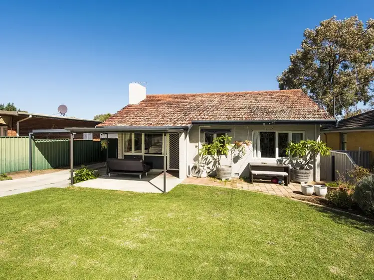 25 Clianthus Way, Koongamia WA 6056