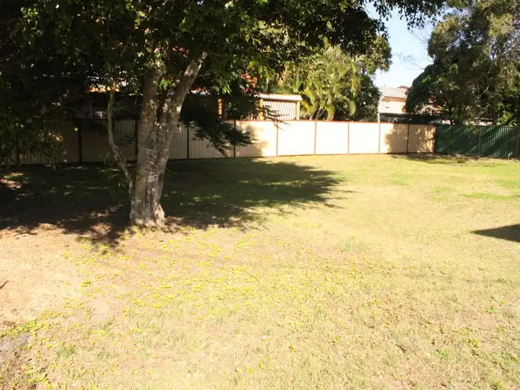 5 Sunshine Court, Labrador QLD 4215