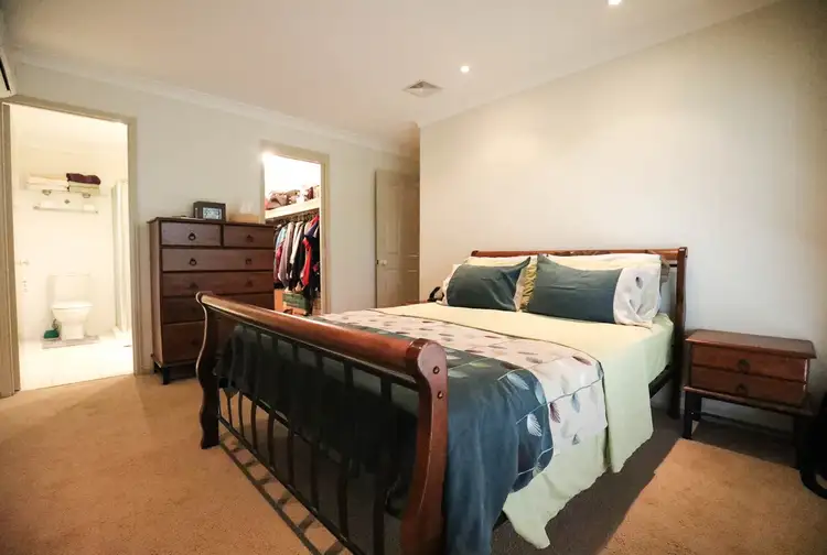 Fifth view of Homely house listing, 4 Lakewood Court, Helensvale QLD 4212