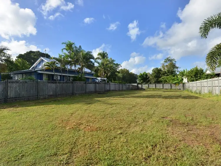 19 Machan Street, Machans Beach QLD 4878