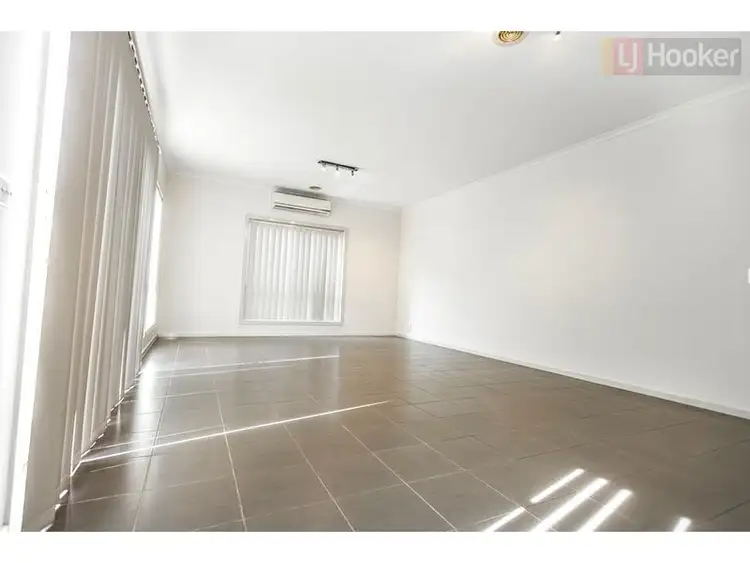 Second view of Homely house listing, 3 Yorkshire Terrace, Craigieburn VIC 3064