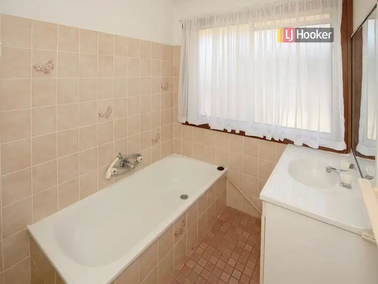 Fifth view of Homely house listing, 28 Incarnie Crescent, Wagga Wagga NSW 2650