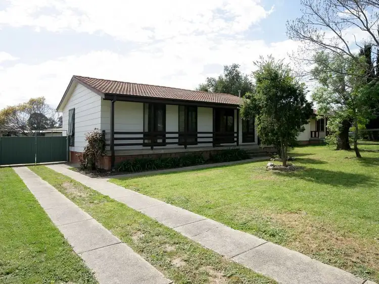 69 McKell Avenue, Mount Austin NSW 2650