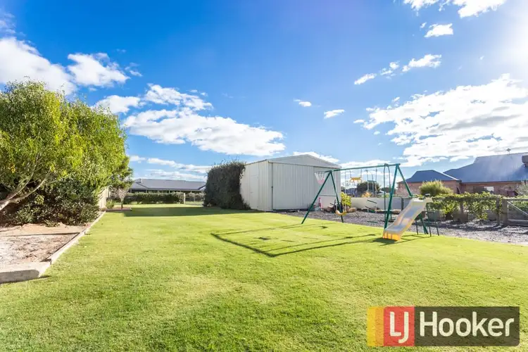 17 Shier Rise, Burekup WA 6227