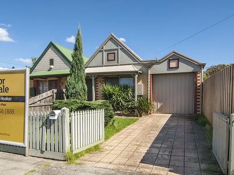 2/2D Charnfield Crescent, Noble Park VIC 3174