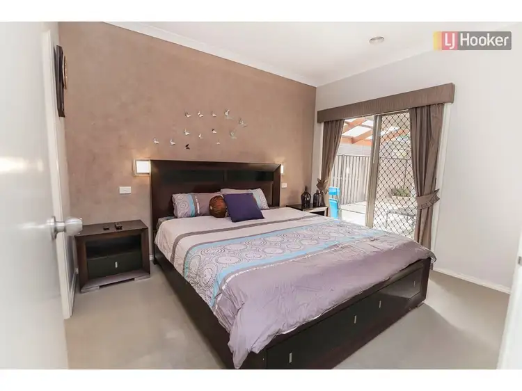 Third view of Homely house listing, 5 Cheltenham Close, Craigieburn VIC 3064