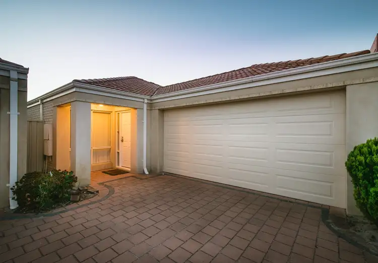 9/2 Hobby Retreat, Queens Park WA 6107