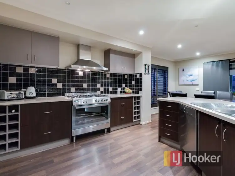 Sixth view of Homely house listing, 2 Flowerfield Court, Berwick VIC 3806