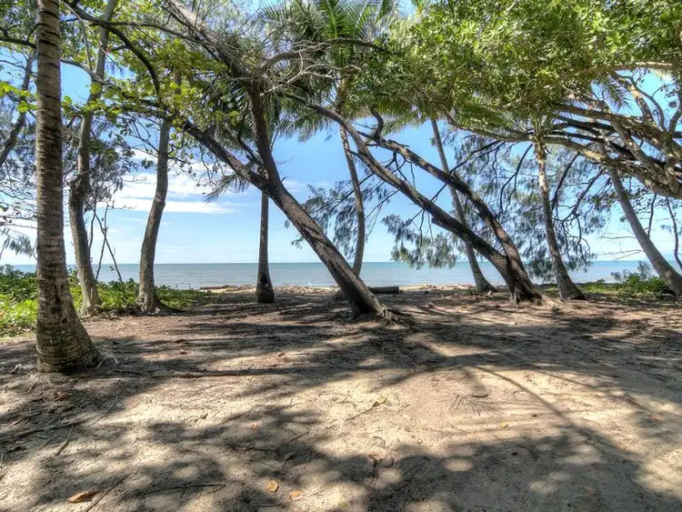 38 Esplanade, Wonga QLD 4873