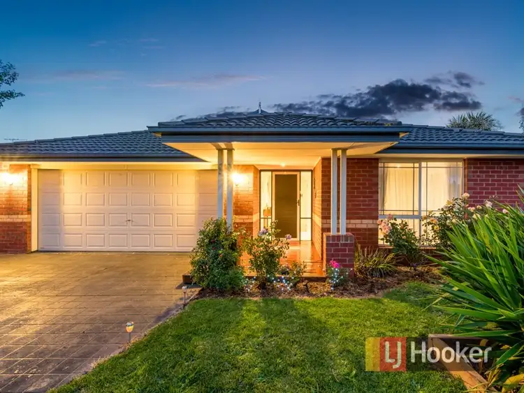 13 Teal Place, Pakenham VIC 3810