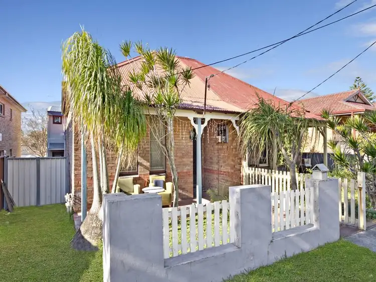 15 Woodlands Rd, Ashbury NSW 2193