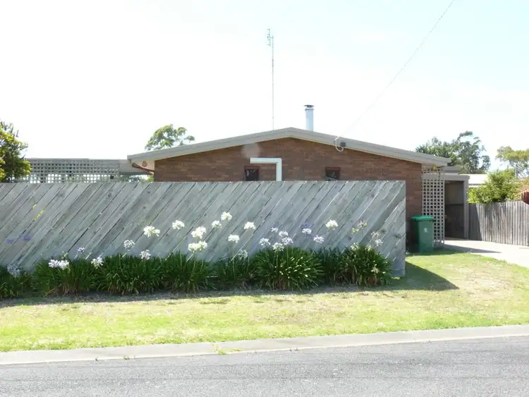 Second view of Homely house listing, 2 Lara Close, Paynesville VIC 3880
