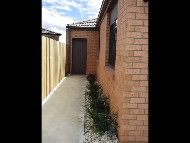 Sixth view of Homely townhouse listing, 19 Phoebes Way, Bairnsdale VIC 3875
