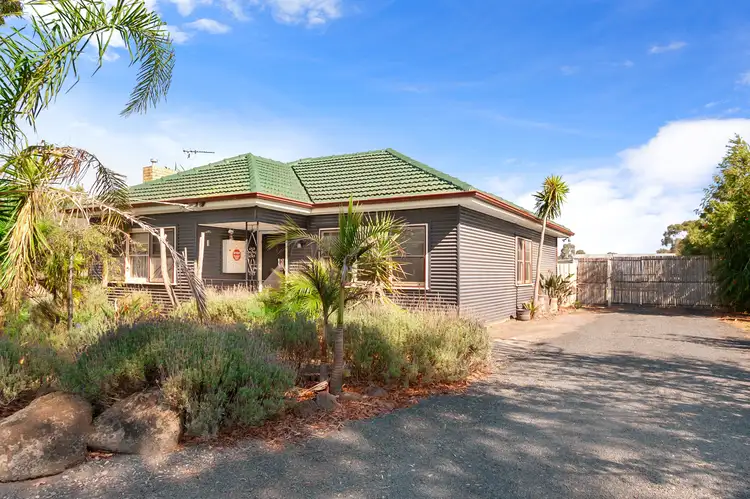 33 Main Street, Nar Nar Goon VIC 3812