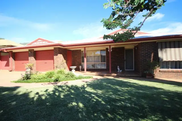 4 Brooklyn Drive, Bourkelands NSW 2650